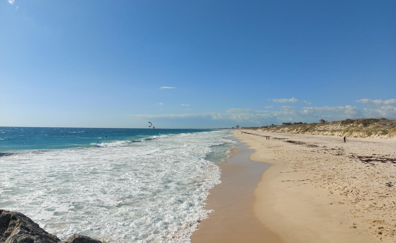 Photo de Floreat Beach avec sable beige de surface