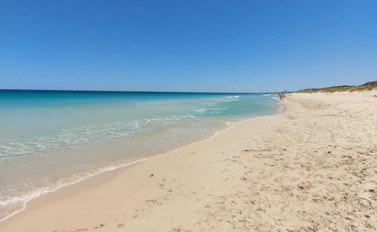 Photo de Perth South City Beach avec sable lumineux de surface