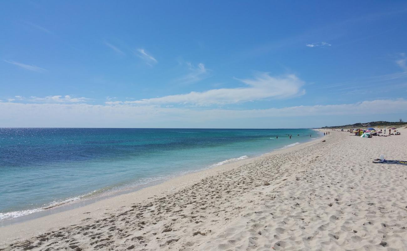 Photo de Swanbourne Beach avec sable lumineux de surface