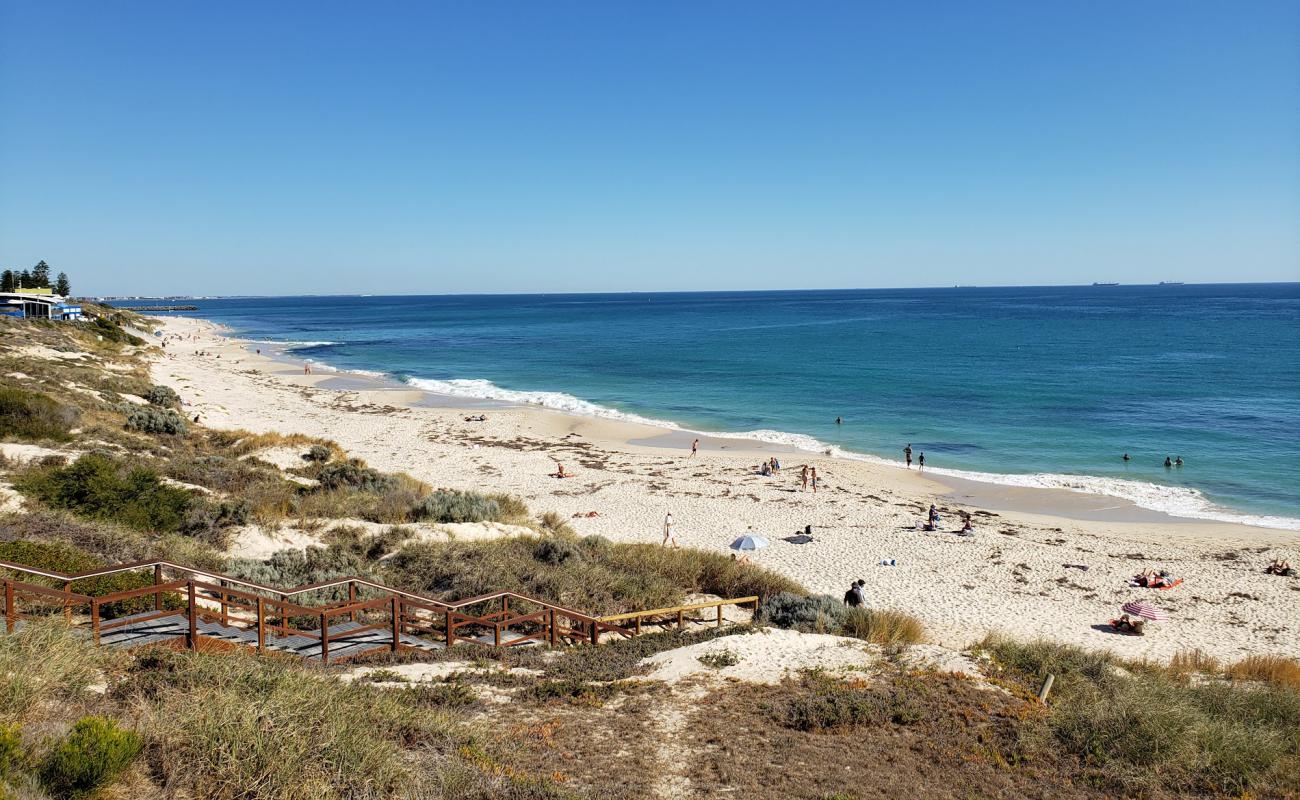 Photo de Grand Street Beach avec sable lumineux de surface