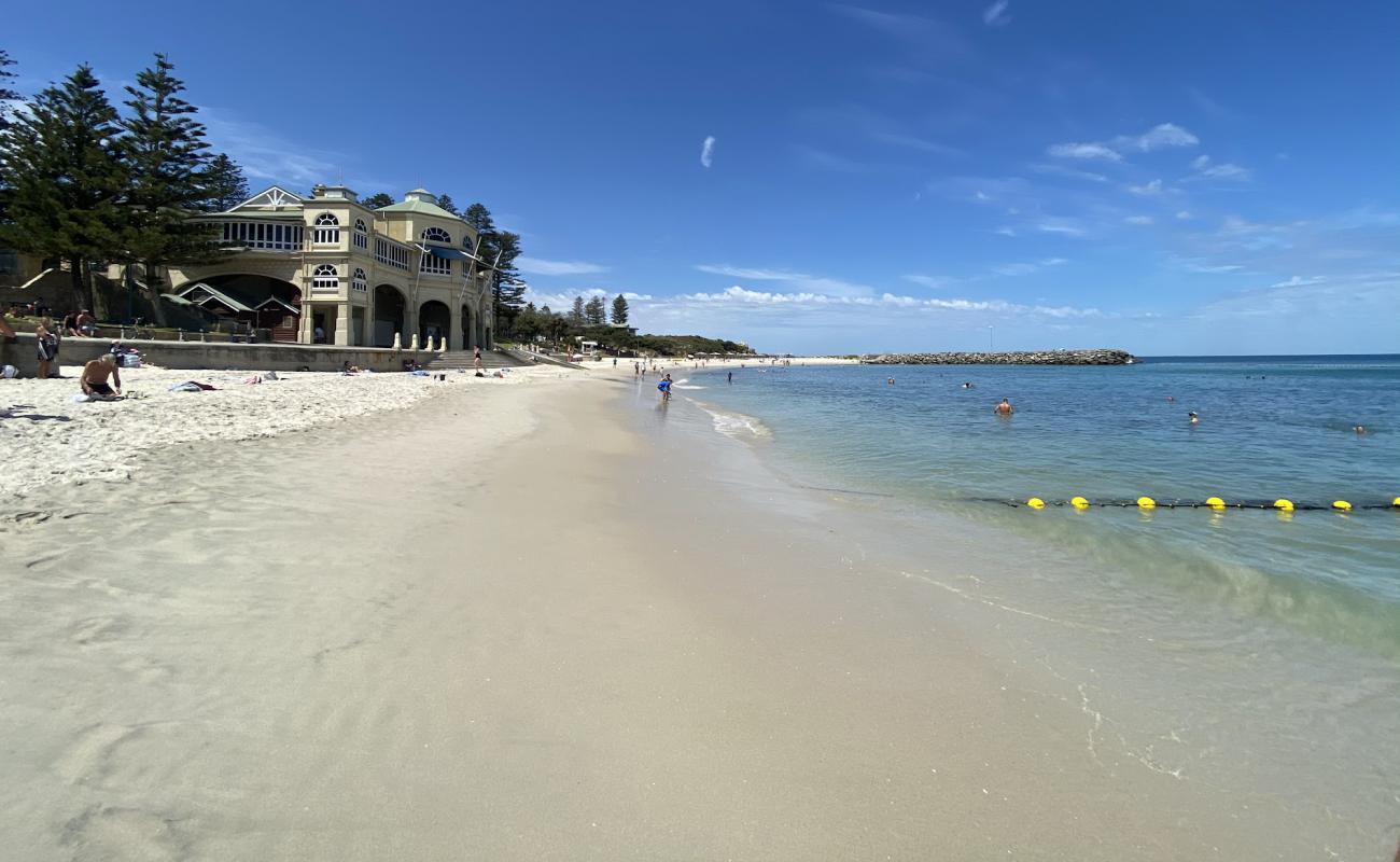 Photo de Plage de Cottesloe avec sable beige fin de surface