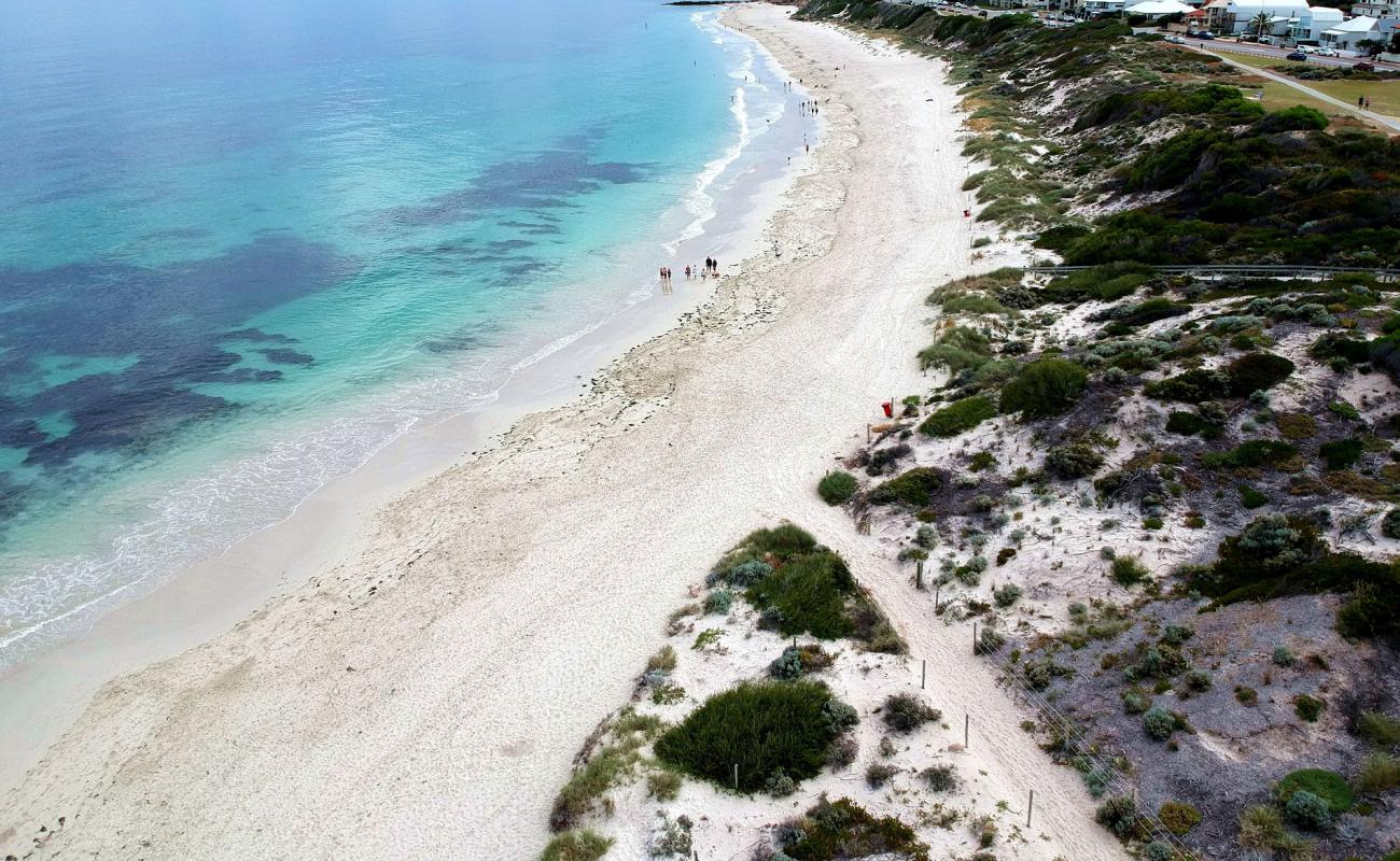 Photo de Dutch Inn Beach avec sable lumineux de surface