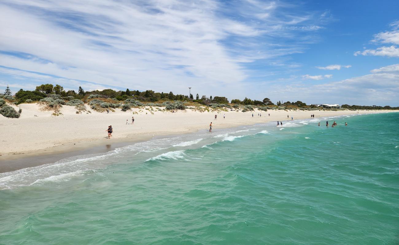 Photo de Coogee Beach avec sable fin et lumineux de surface