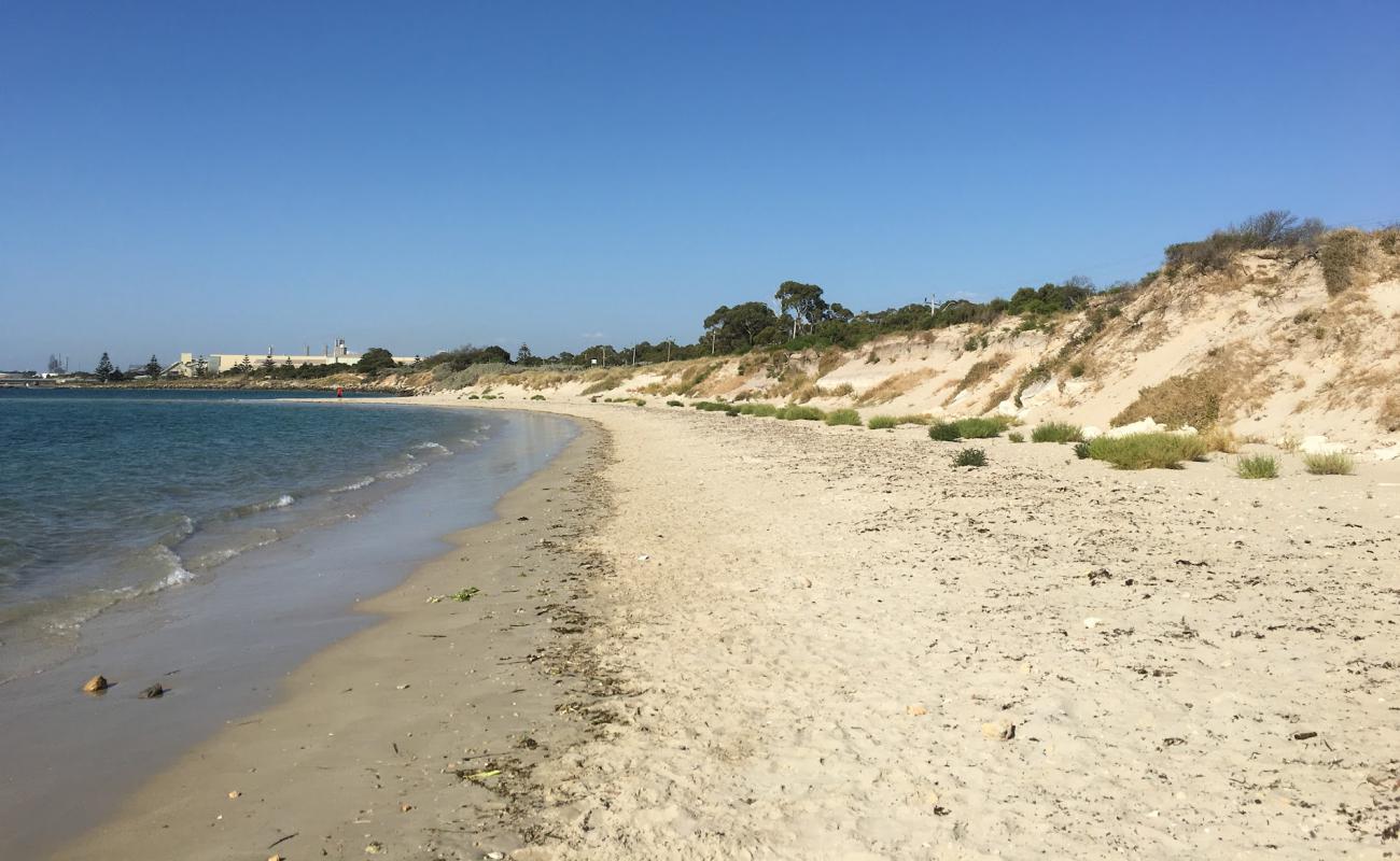 Photo de Kwinana Dog Beach avec sable beige de surface