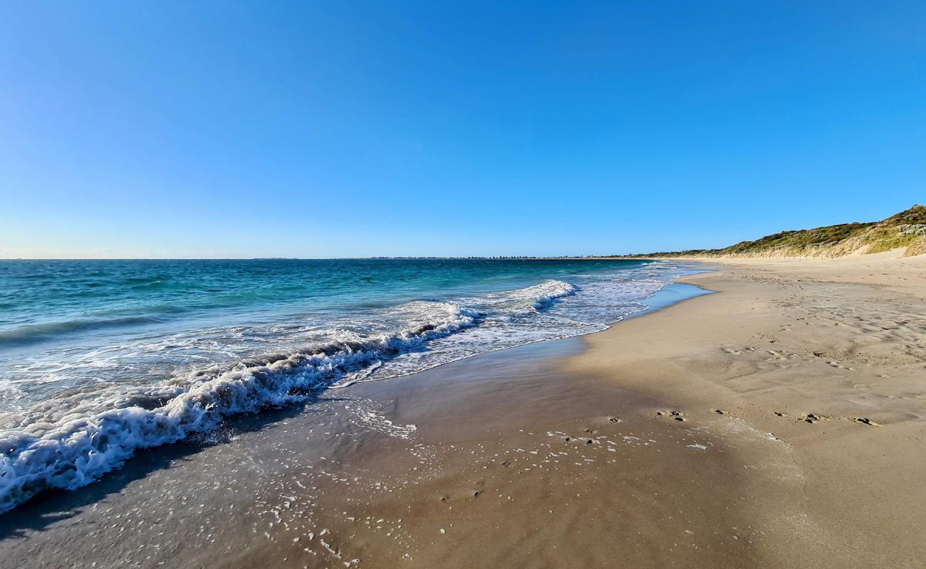 Photo de Port Kennedy Nudist Beach avec sable lumineux de surface