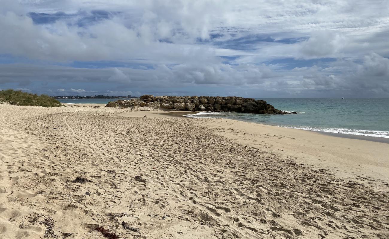 Photo de Silver Sands Beach avec sable beige de surface