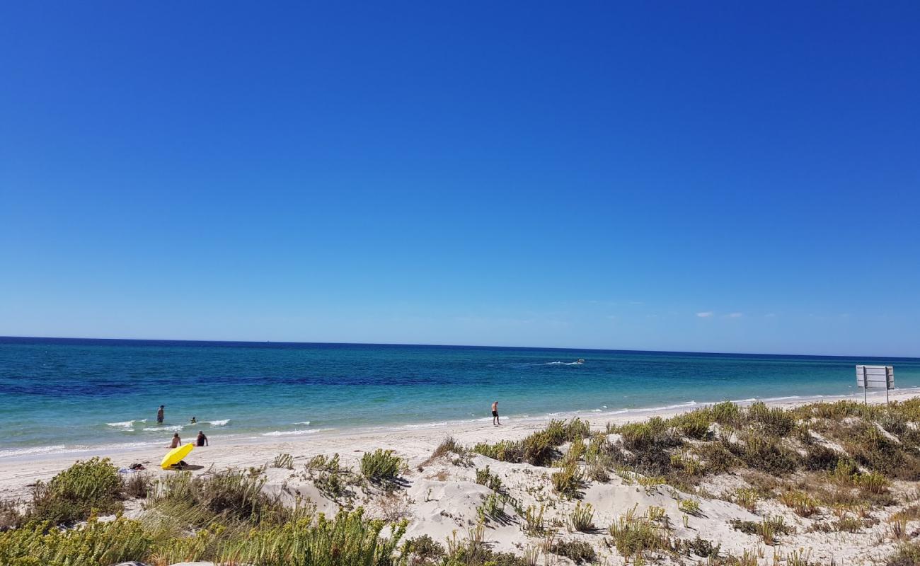 Photo de Wonnerup Beach avec sable lumineux de surface