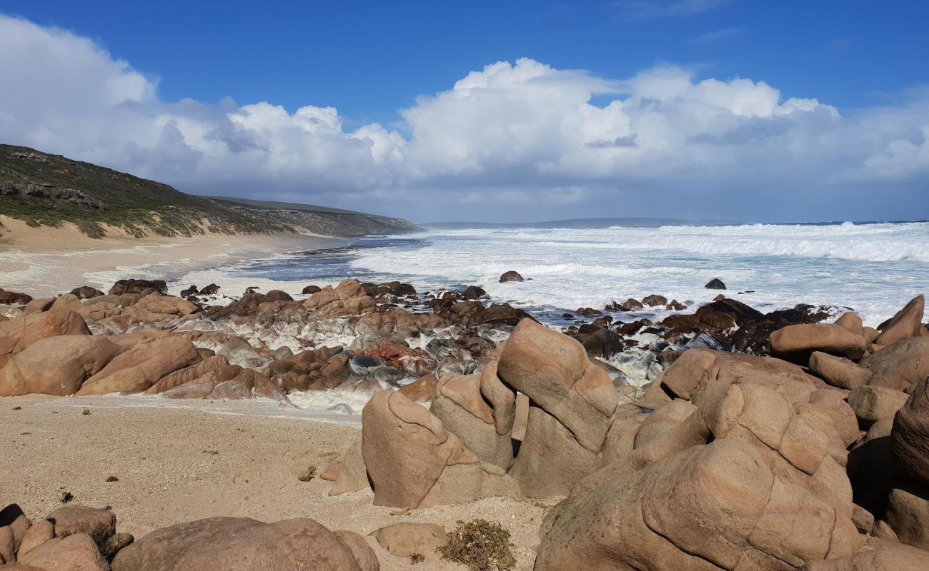 Photo de Kabbijgup Beach avec sable lumineux de surface