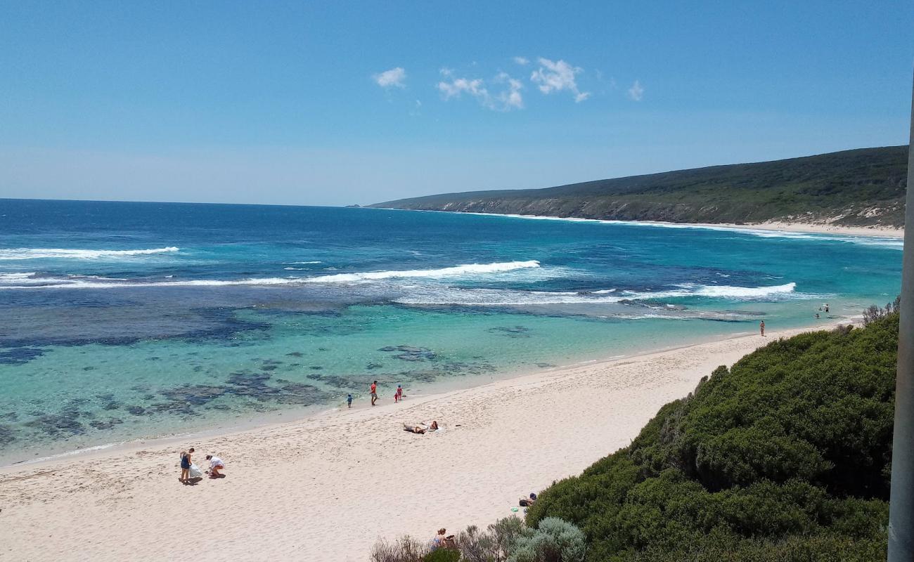 Photo de Yallingup Beach avec sable lumineux de surface