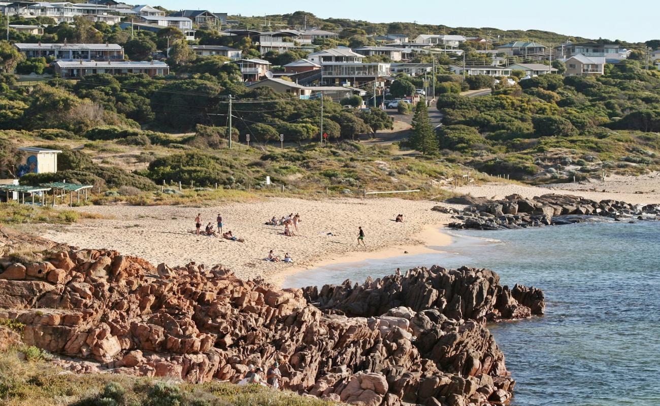 Photo de Gracetown Beach avec sable lumineux de surface