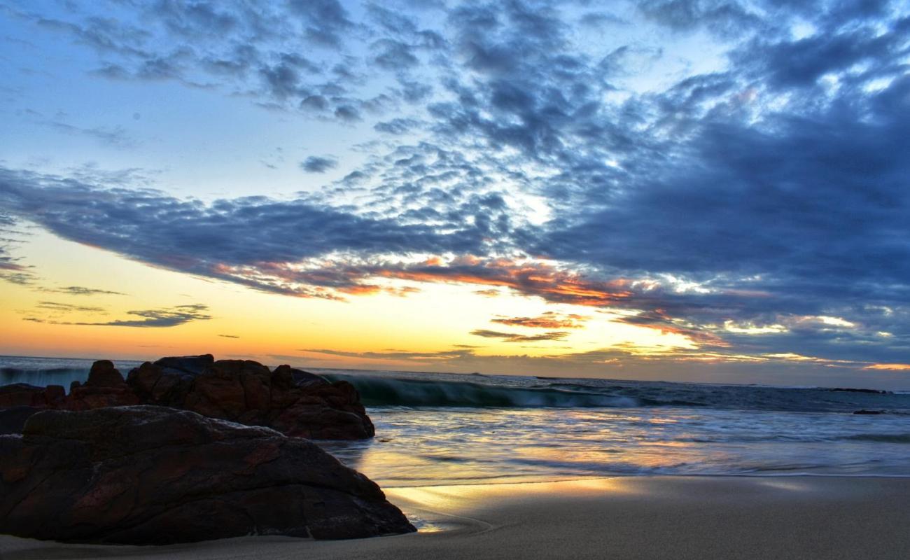Photo de Gnoocardup Beach avec sable beige de surface