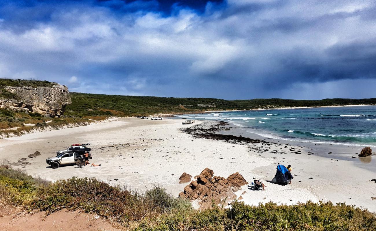 Photo de Kilcamup Beach avec sable lumineux de surface