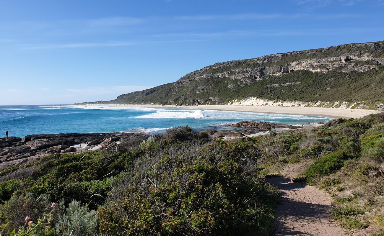 Photo de Contos Beach avec sable blanc de surface