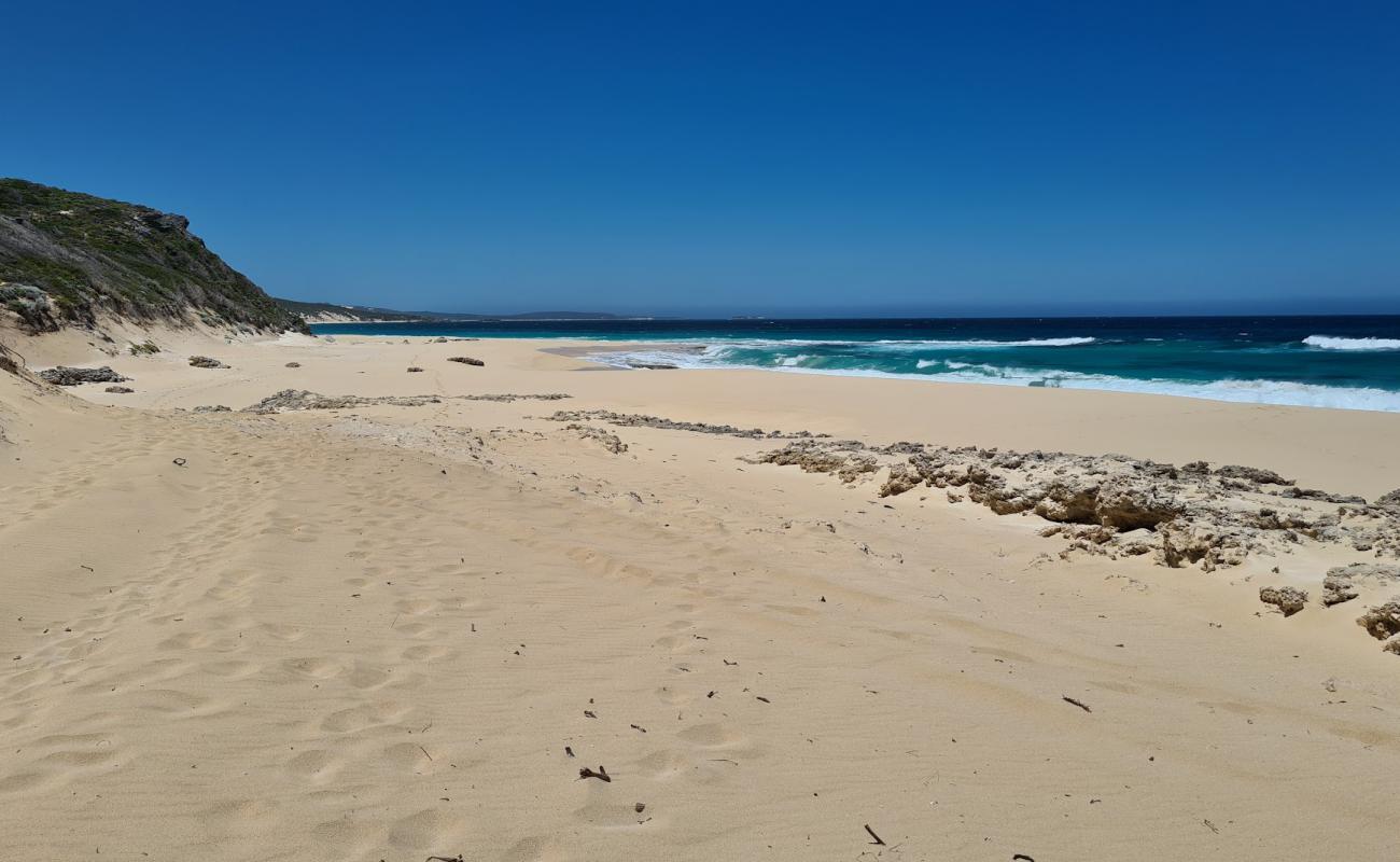 Photo de Hooley Beach avec sable lumineux de surface