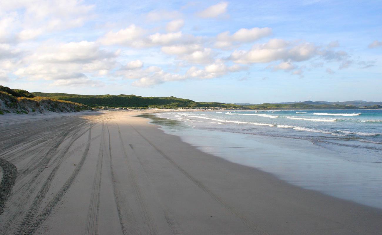 Photo de Mazzoletti Beach avec sable lumineux de surface