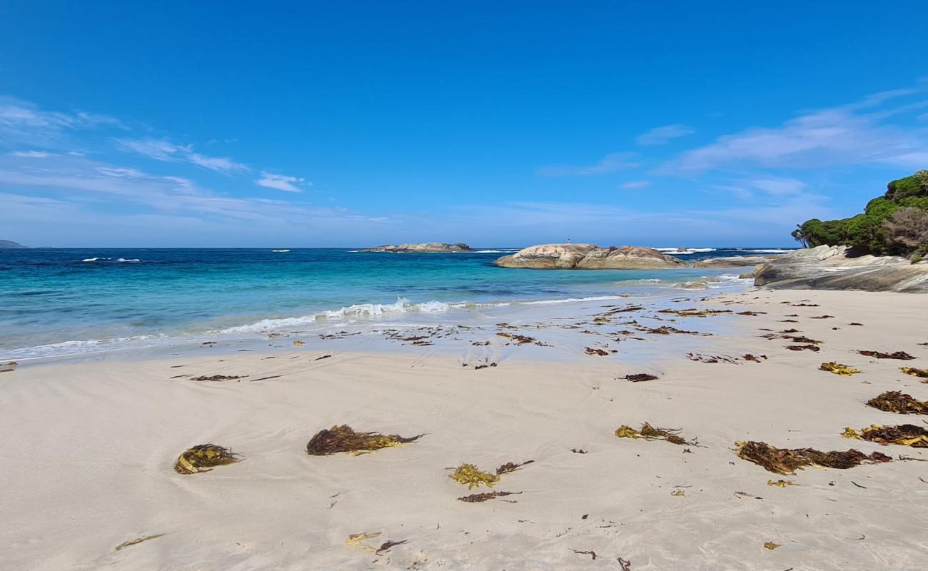 Photo de Waterfall Beach avec sable lumineux de surface