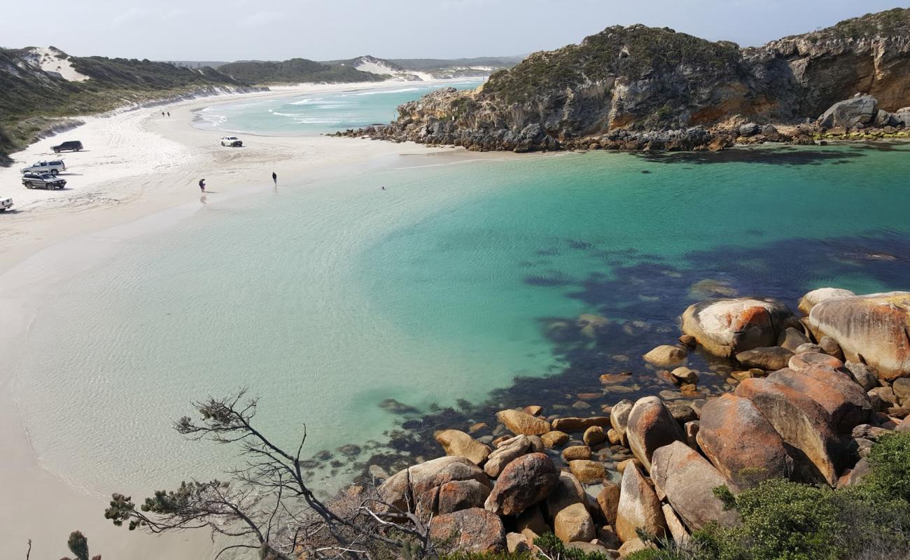 Photo de Nanarup Beach avec sable blanc de surface