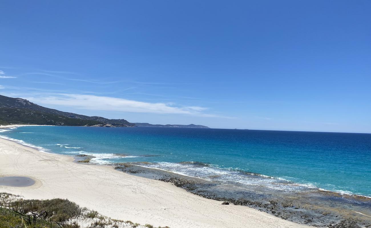 Photo de Bettys Beach II avec sable lumineux de surface