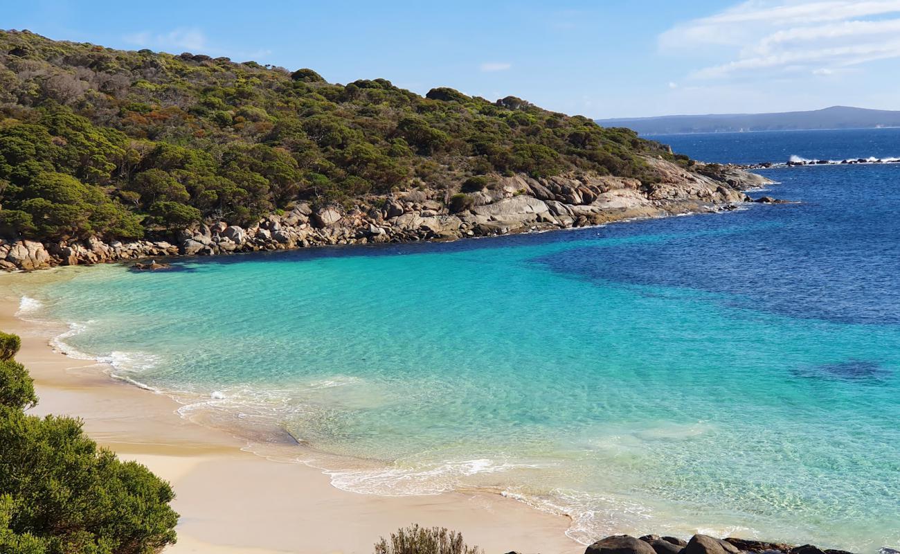 Photo de Little Boat Harbour Beach avec sable fin blanc de surface