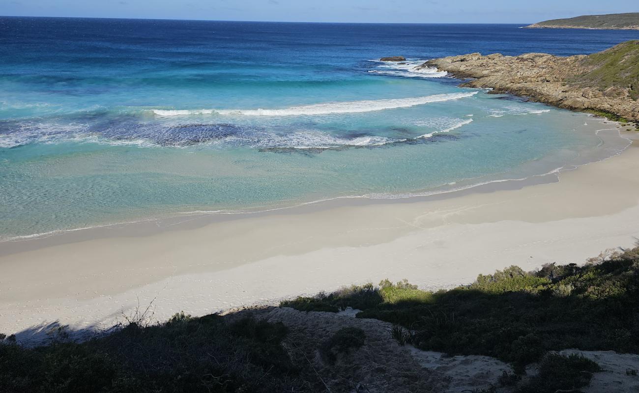 Photo de Banky Beach avec sable fin blanc de surface