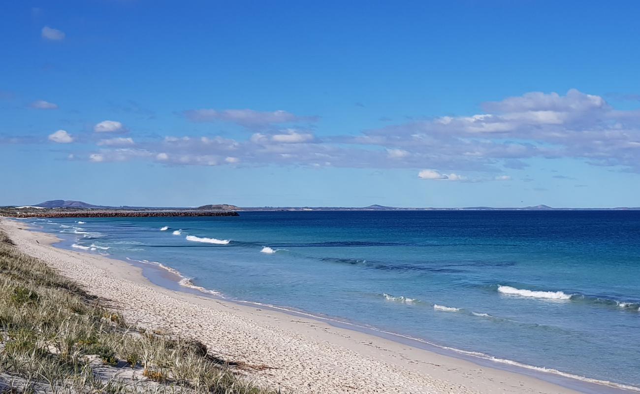 Photo de Castletown Beach avec sable fin blanc de surface