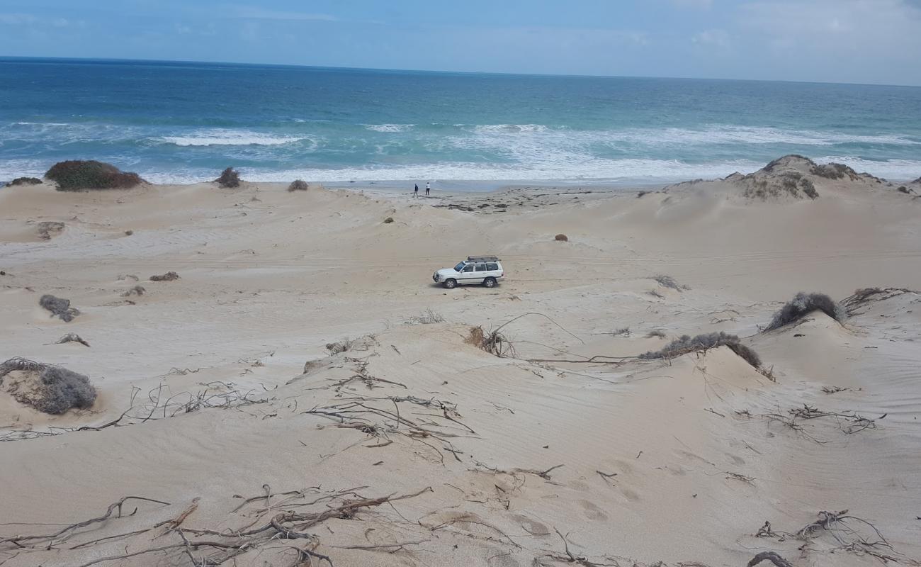 Photo de Davenport Creek Beach avec sable blanc de surface