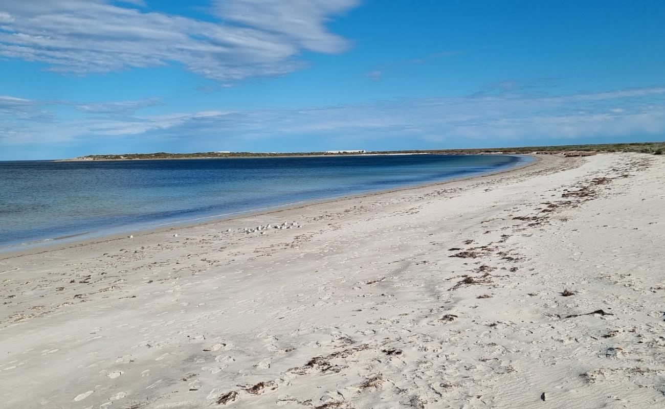Photo de Arno Bay avec sable beige de surface