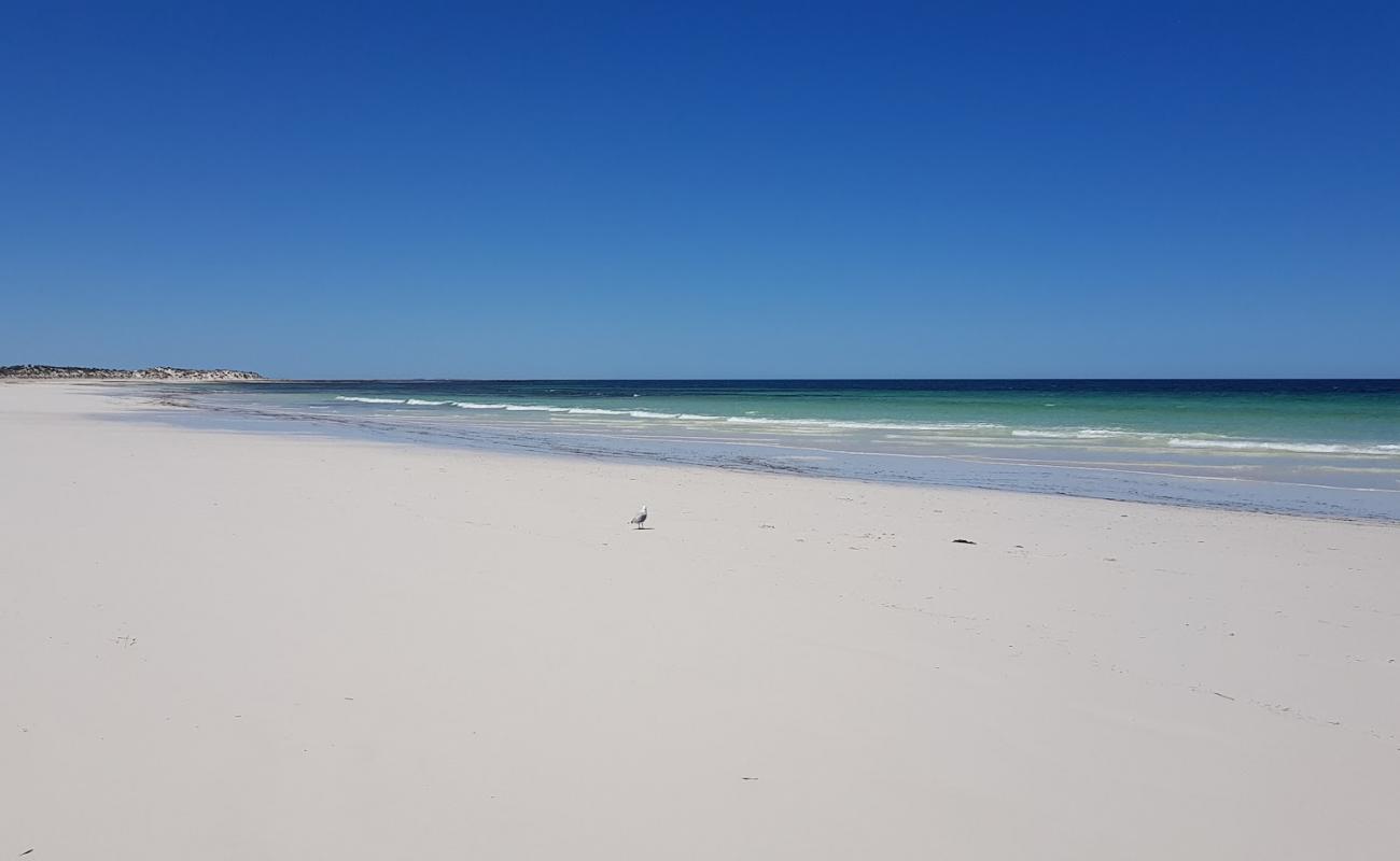 Photo de Second Beach avec sable lumineux de surface