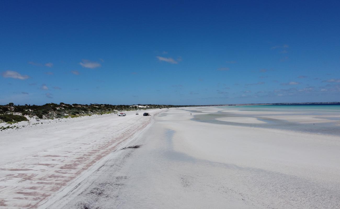 Photo de Longbottom Beach avec sable lumineux de surface