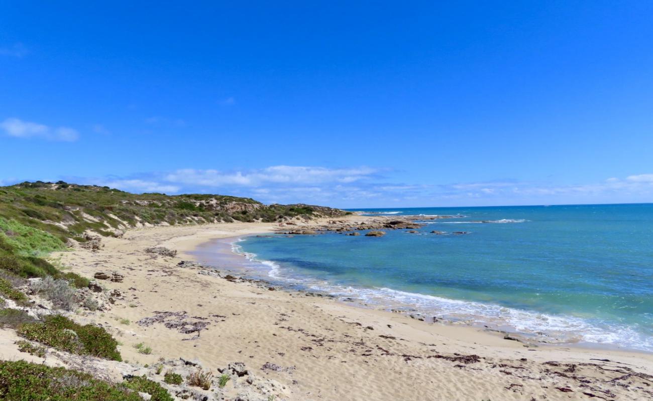 Photo de Gym Beach avec sable beige de surface