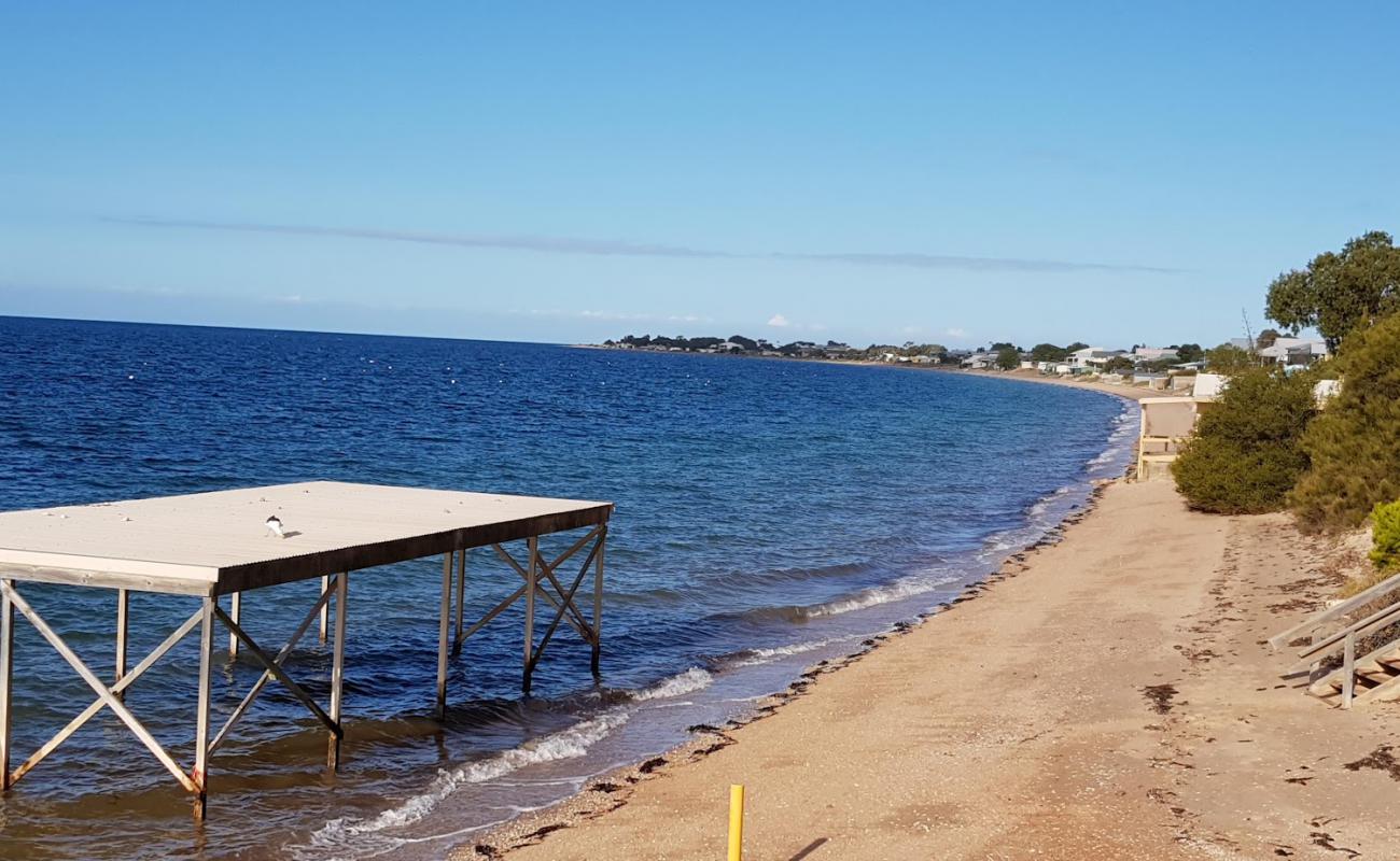 Photo de Black Point Beach avec sable lumineux de surface