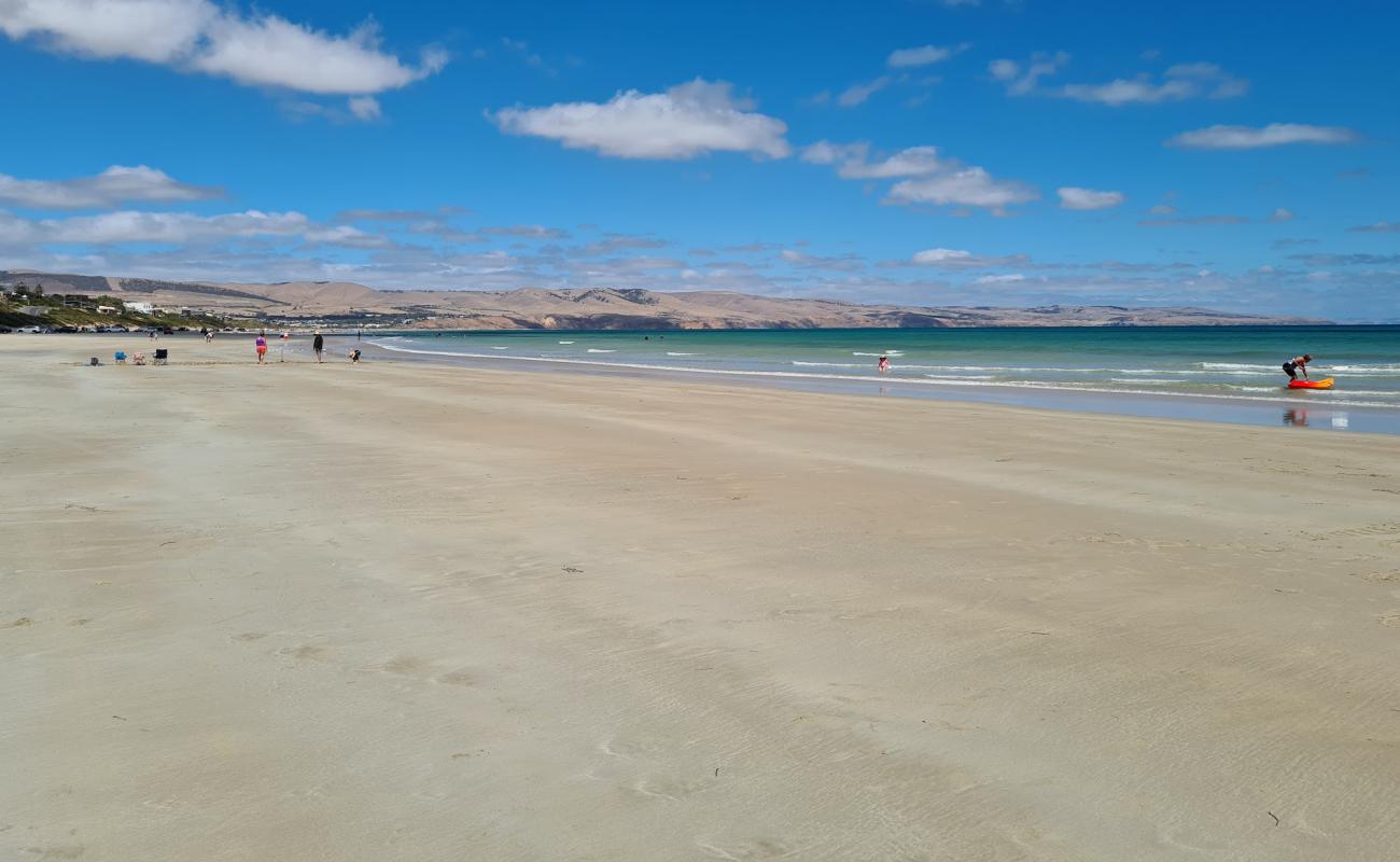 Photo de Aldinga Beach avec sable lumineux de surface