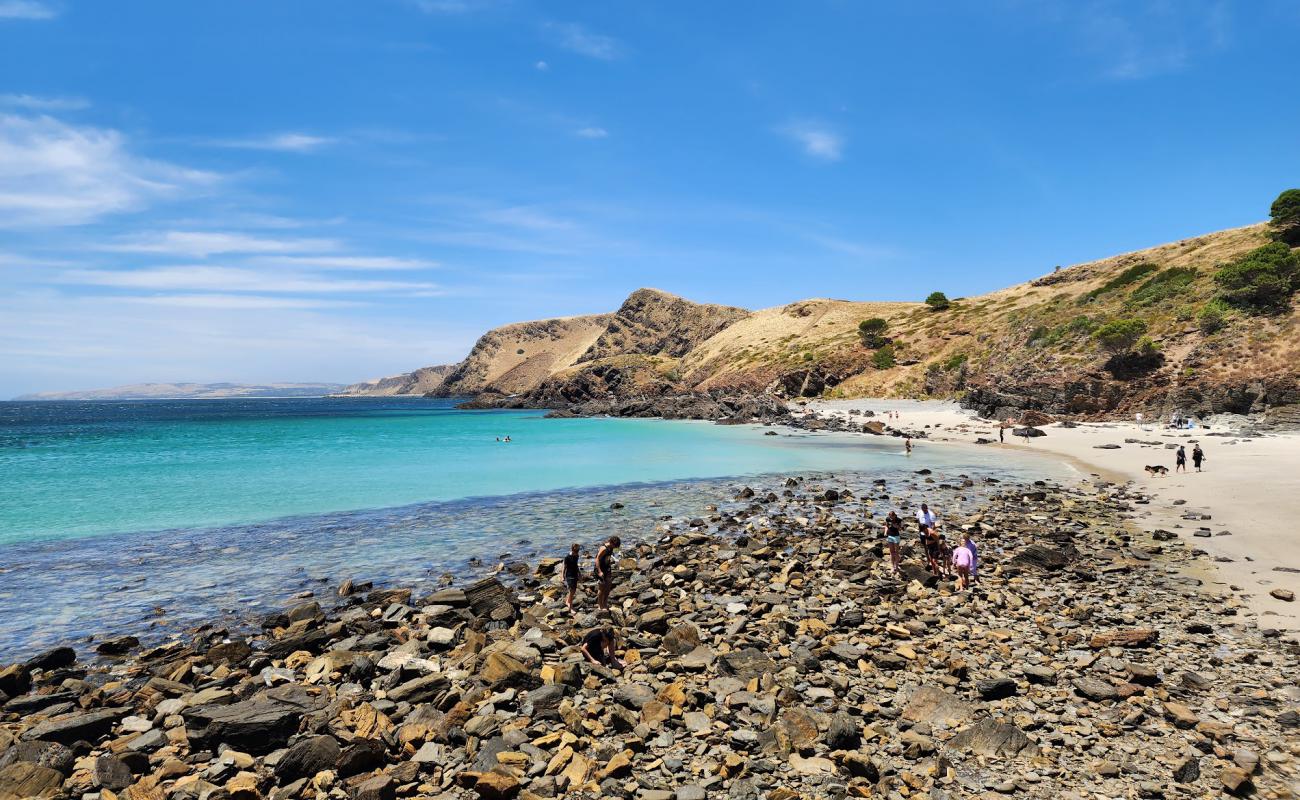 Photo de Second Valley Beach avec sable brillant et rochers de surface