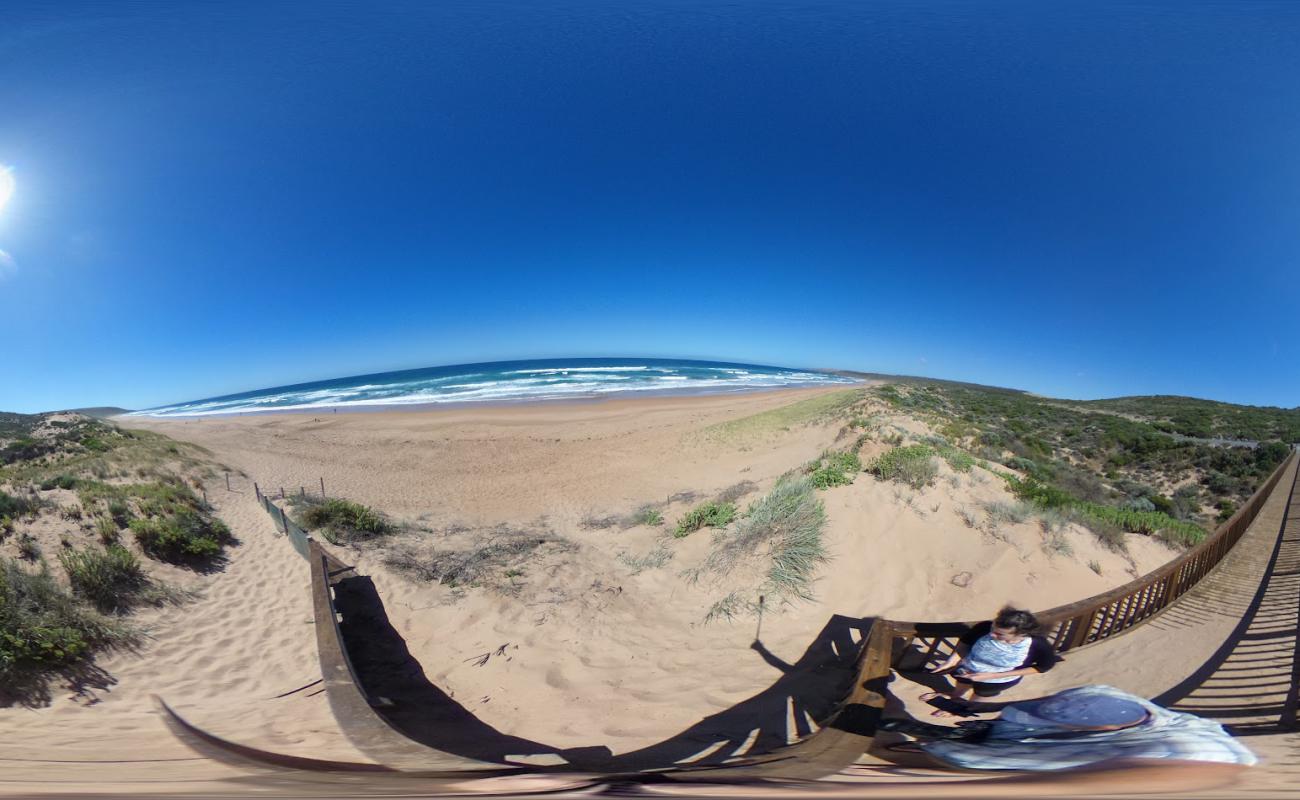 Photo de Waitpinga Beach avec sable beige fin de surface