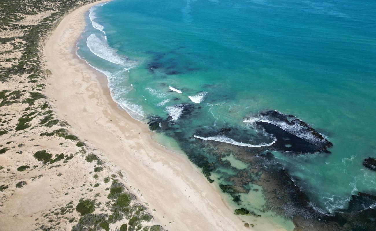 Photo de West Beach avec sable beige de surface