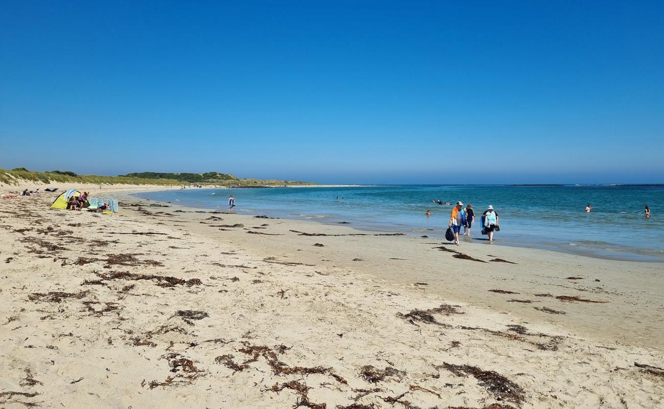 Photo de Killarney Beach avec sable beige de surface
