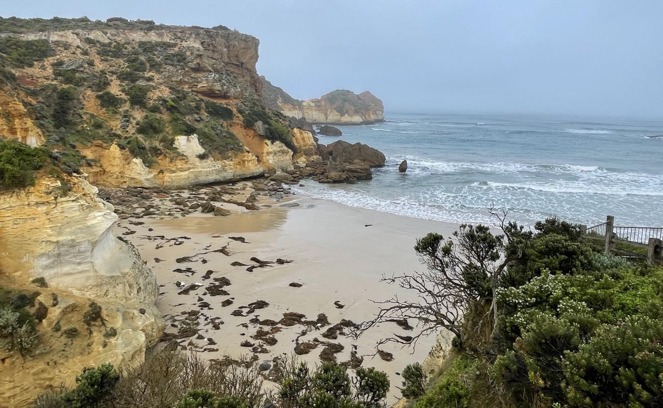 Photo de Murnane's Bay avec sable beige de surface