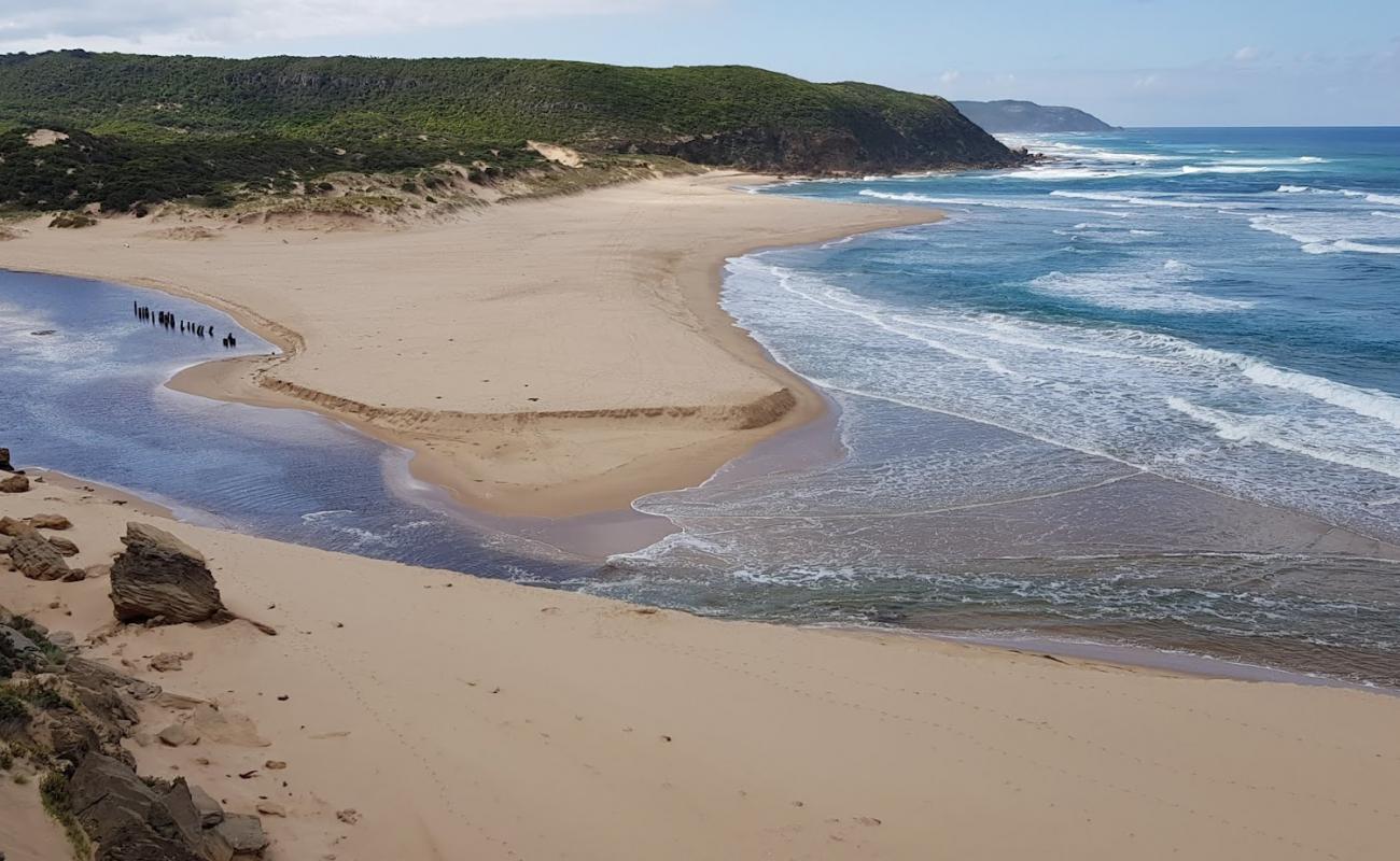 Photo de Aire River Beach avec sable beige de surface