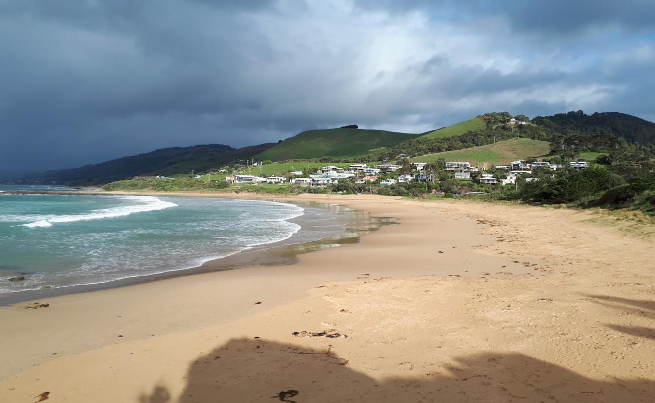 Photo de Skenes Creek Beach avec sable beige de surface