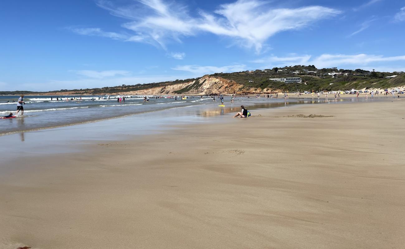 Photo de Anglesea Beach avec sable lumineux de surface