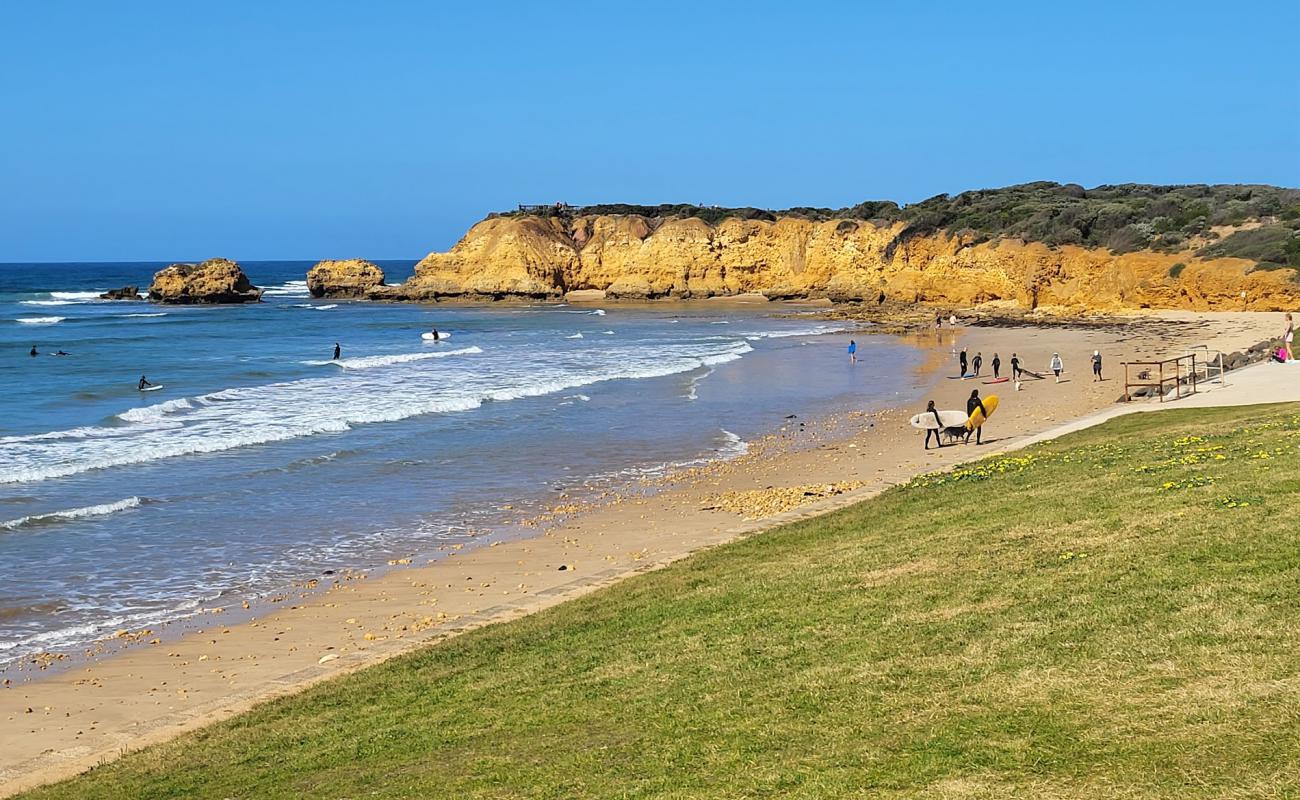 Photo de Torquay Surf Beach avec sable beige de surface
