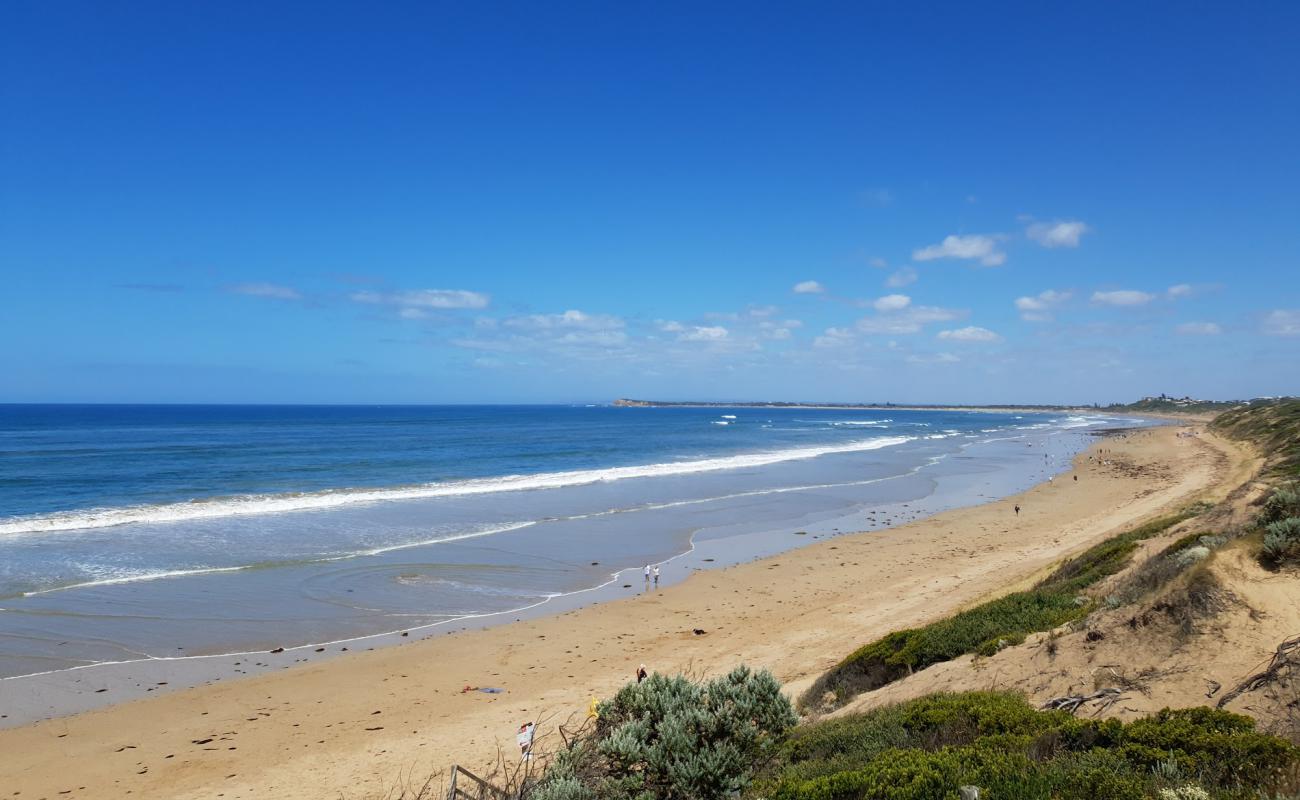 Photo de Ocean Grove Beach avec sable beige de surface