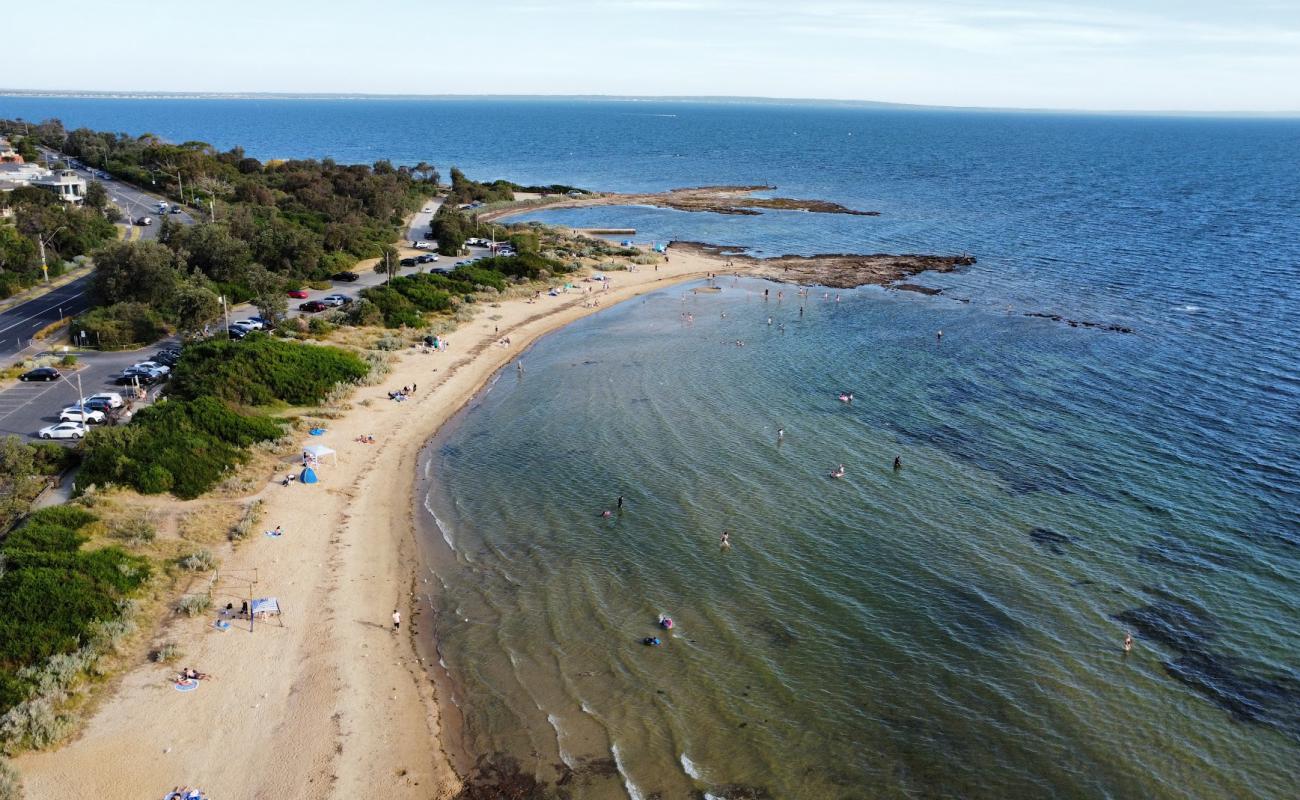 Photo de Beaumaris Beach avec sable lumineux de surface