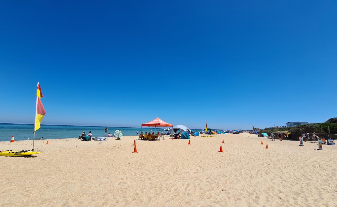 Photo de Chelsea Beach avec sable lumineux de surface