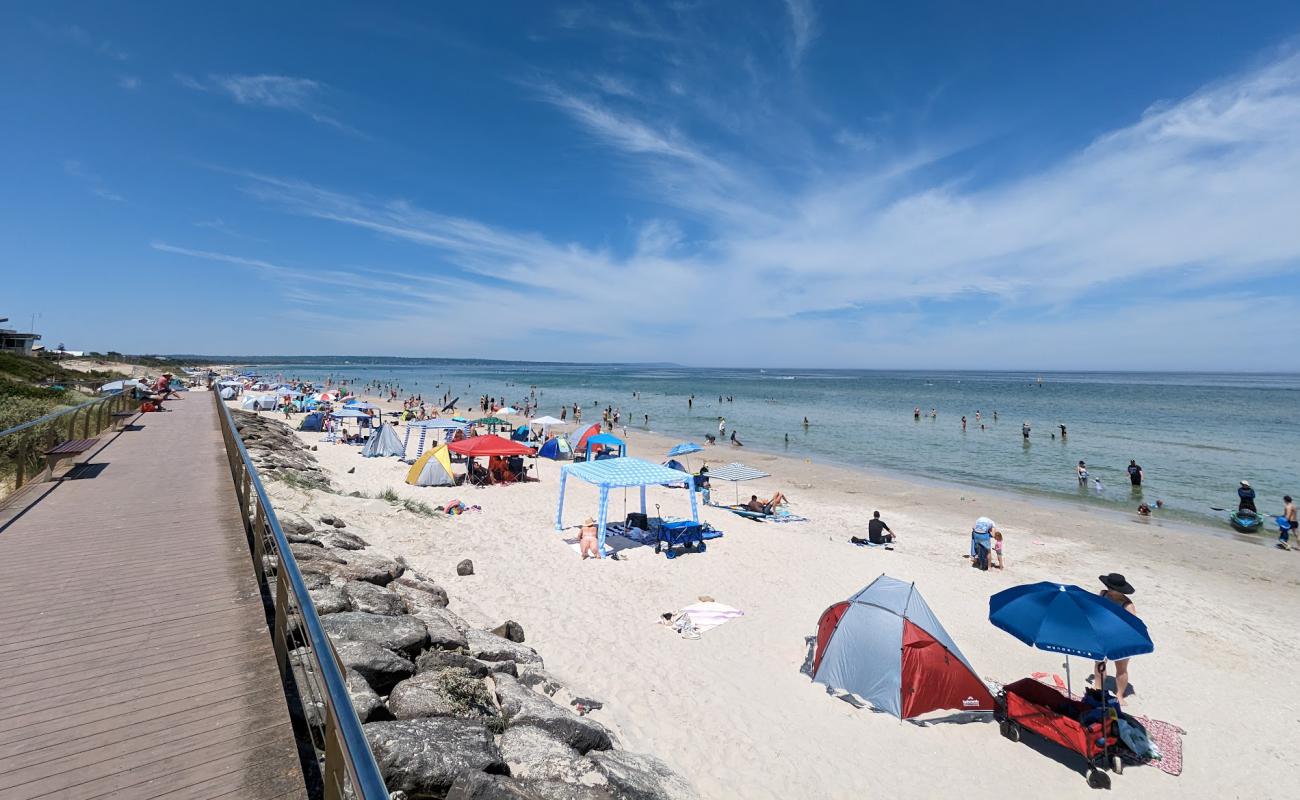 Photo de Carrum Beach avec sable beige de surface