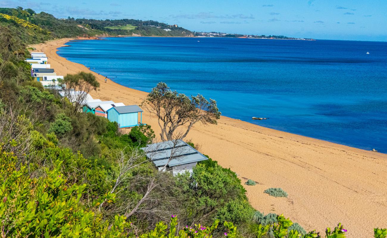 Photo de Moondah Beach avec sable beige de surface
