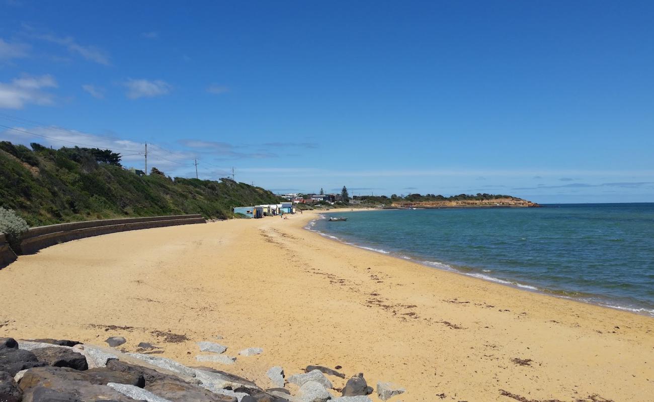 Photo de Mornington Peninsula Beach avec sable lumineux de surface