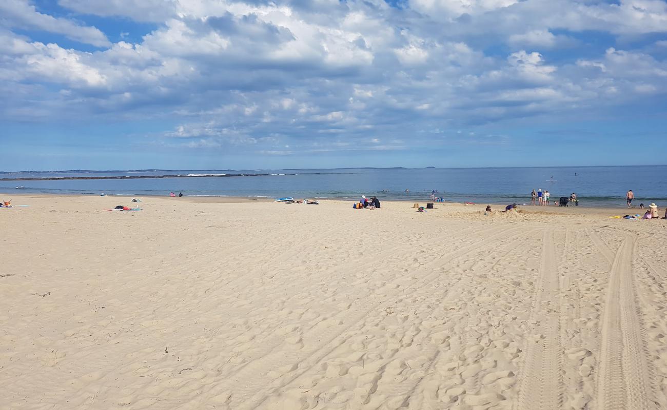 Photo de Point Leo Surf Beach avec sable beige de surface