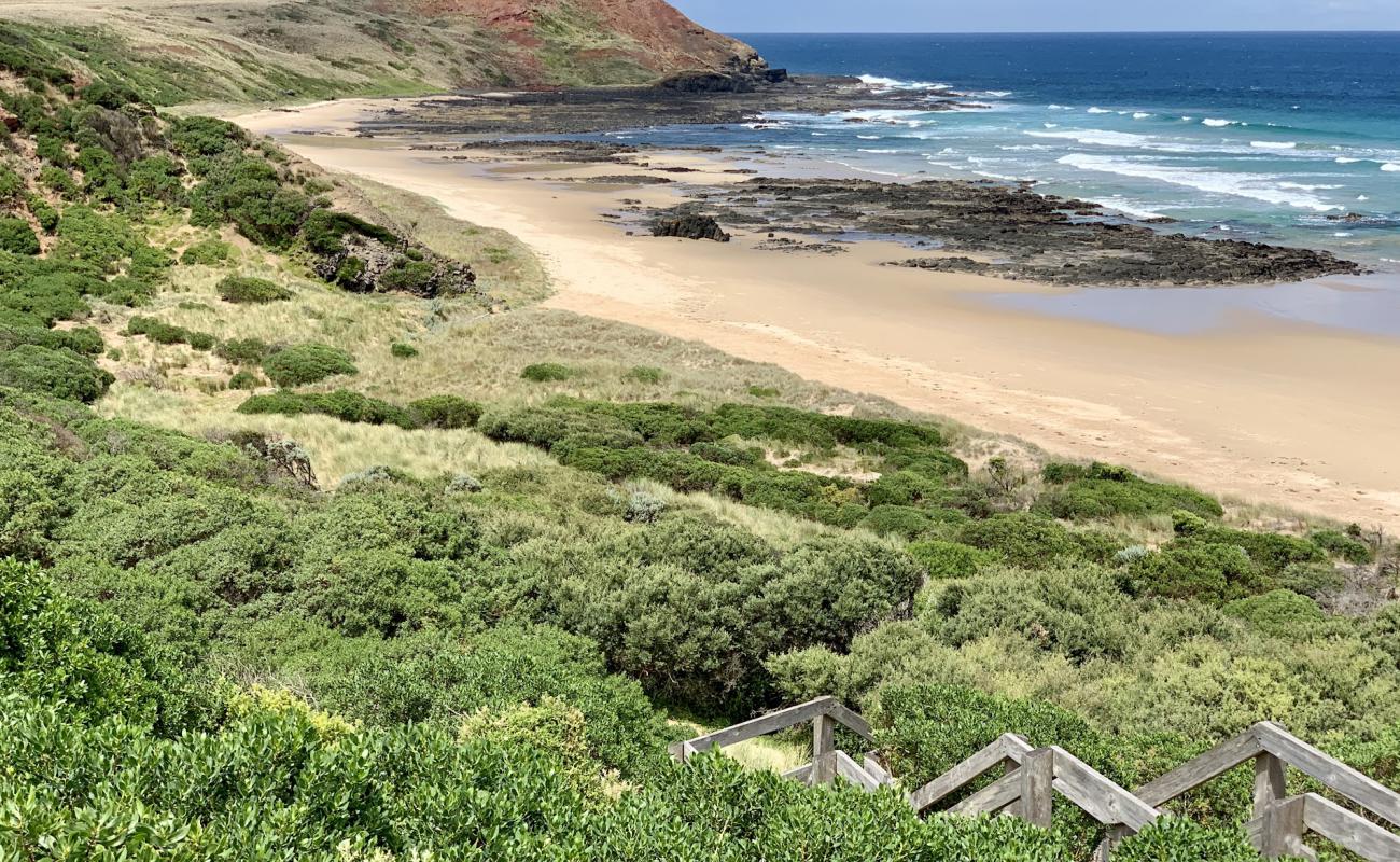 Photo de Berry Beach avec sable beige de surface