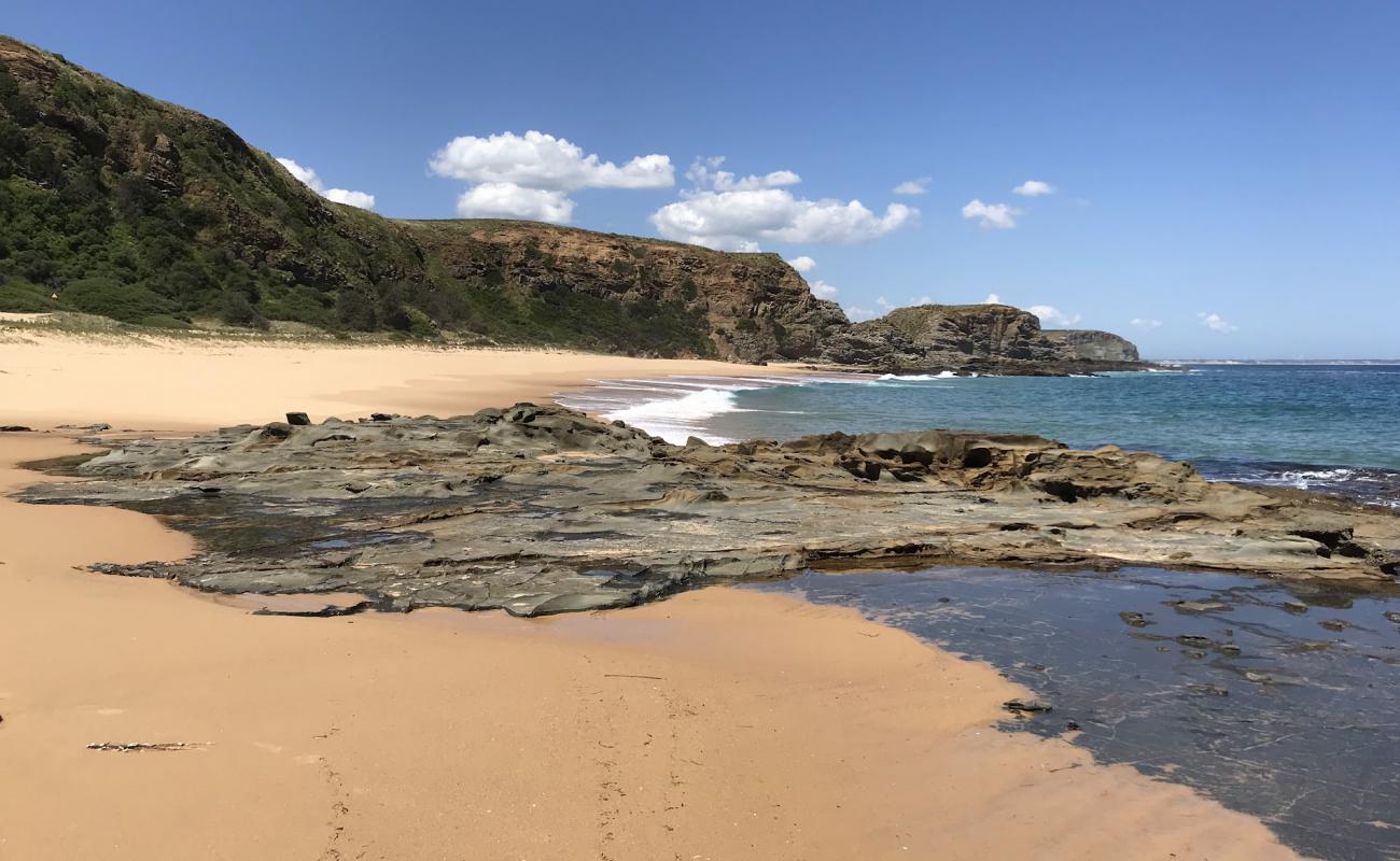 Photo de Sandy Waterhole Beach avec sable lumineux de surface